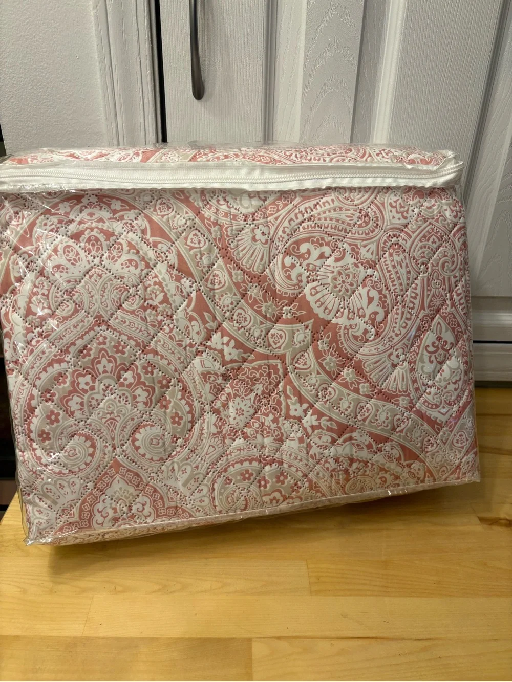 Quilted Paisley in Blush and Cream king size bed new
